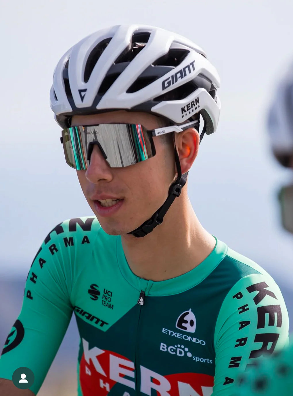 Beat Race - White Black, Silver Revo